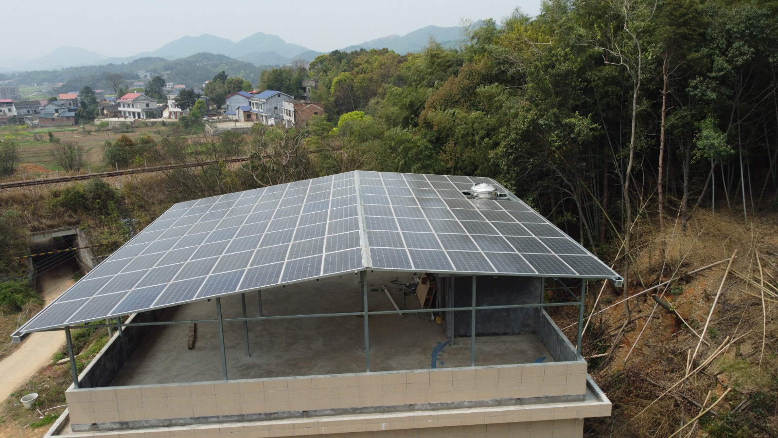 [農村光伏屋頂] 湘鄉壺天鎮光伏陽光棚太陽能發電屋頂35.2千瓦項目
