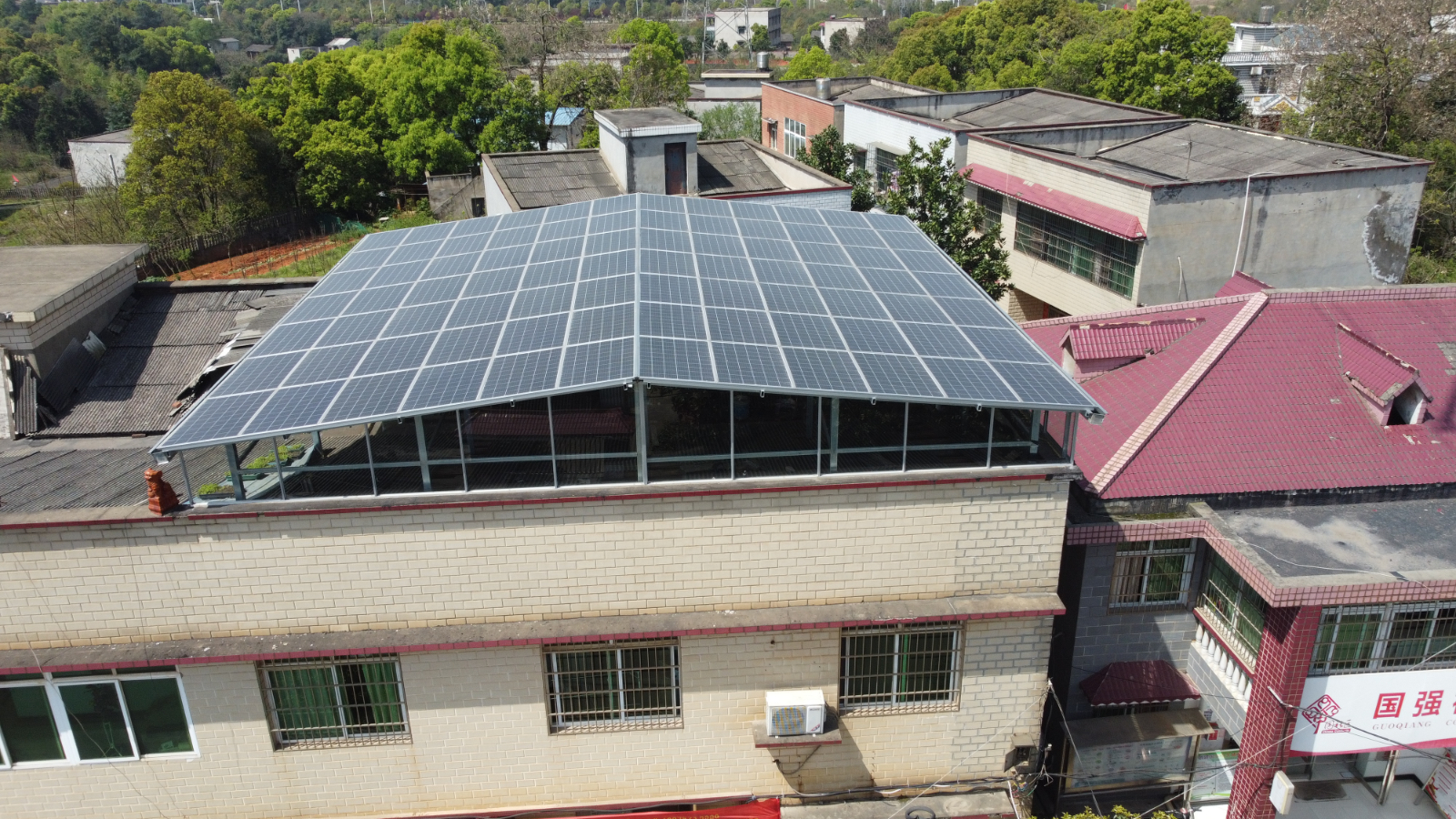 [農村光伏屋頂]湘潭市高新區光伏陽光房太陽能發電屋頂26.88千瓦項目