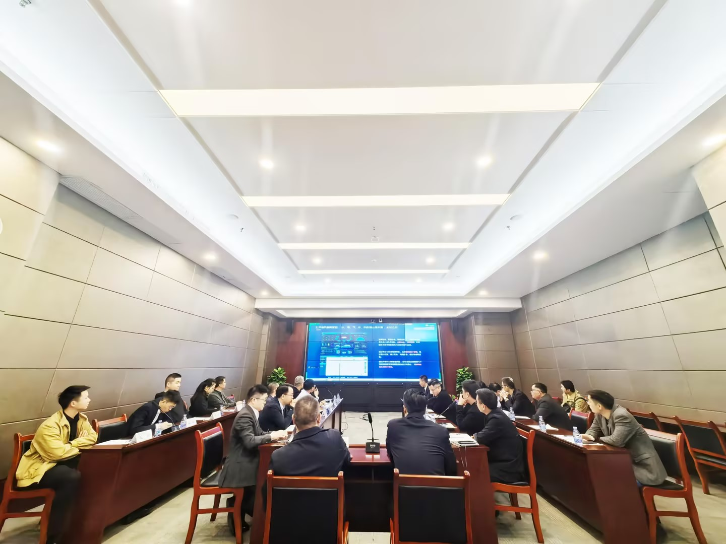 光伏電站_家用太陽能光伏發電_光伏發電代理加盟