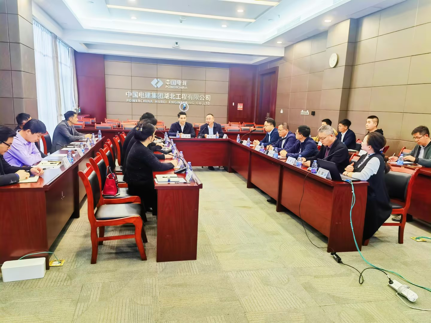 光伏電站_家用太陽能光伏發電_光伏發電代理加盟